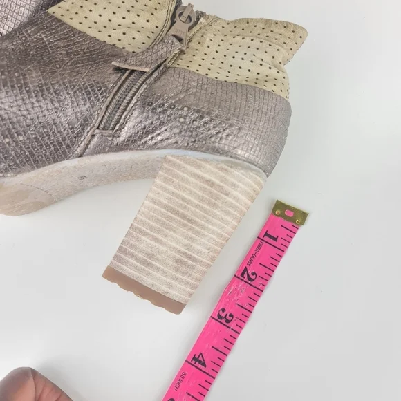 Mjus Shoes Leather Perforated Ankle Boots Size 38 or 8 Booties Side Zip - Picture 11 of 12